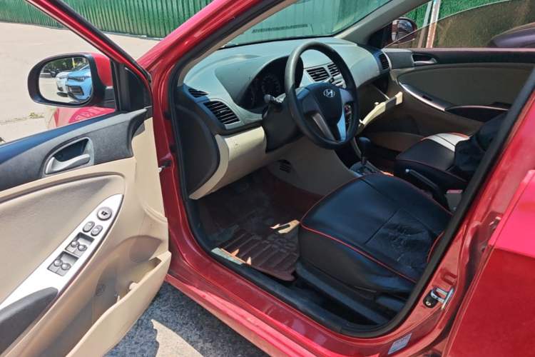 Used Hyundai Verna (older generation) 2014 1.4L Automatic Leading-Edge GLX Driver Seat