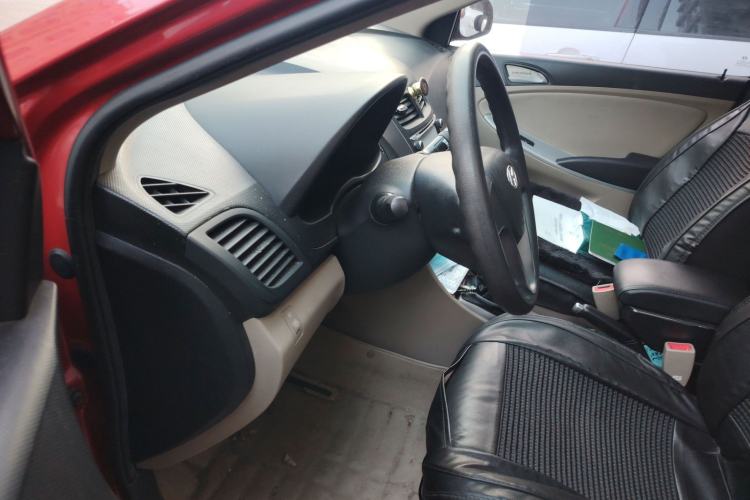 Used Hyundai Verna (older generation) 2014 1.4L Manual Smart GLS Trim Driver Seat