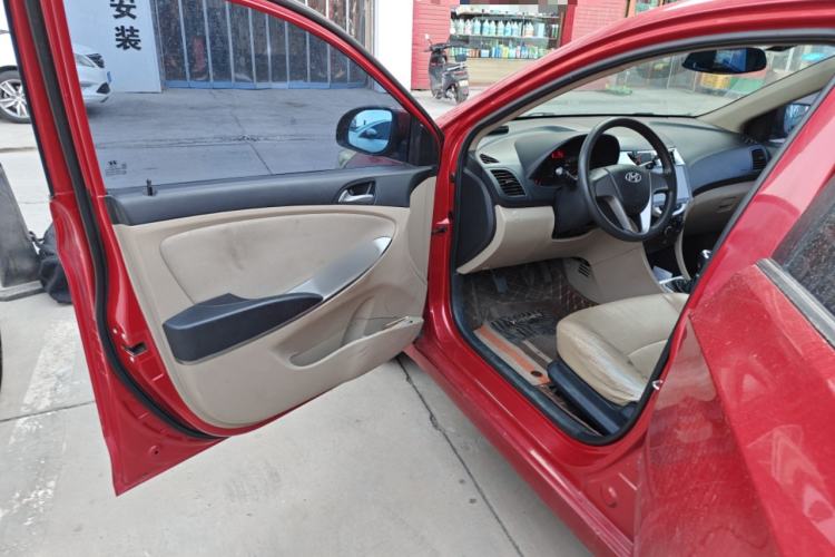 Used Hyundai Verna (older generation) 2014 1.4L Manual Smart GLS Trim Driver Seat