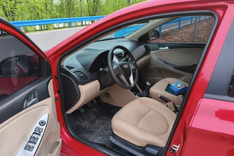 Used Hyundai Verna (older generation) 2014 1.4L Manual Smart GLS Trim Driver Seat