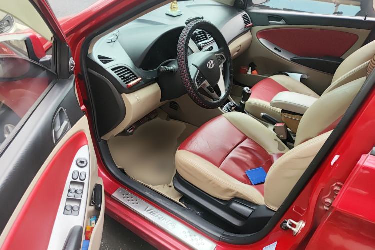 Used Hyundai Verna (older generation) 2014 1.4L Manual Smart GLS Trim Driver Seat