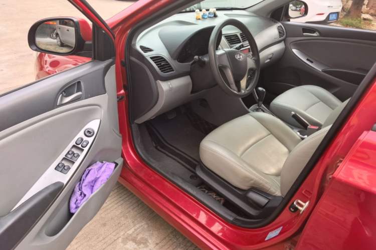 Used Hyundai Verna (older generation) 2014 1.4L Automatic Smart GLS Driver Seat