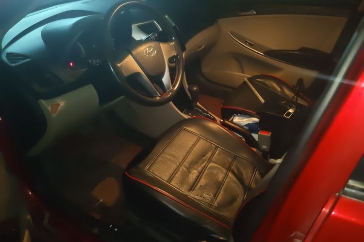 Used Hyundai Verna (older generation) 2014 1.4L Automatic Leading-Edge GLX Driver Seat