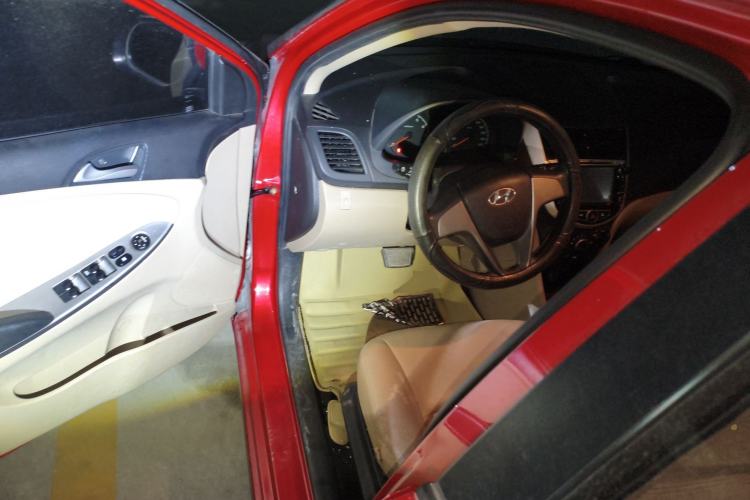 Used Hyundai Verna (older generation) 2014 1.4L Automatic Smart GLS Driver Seat