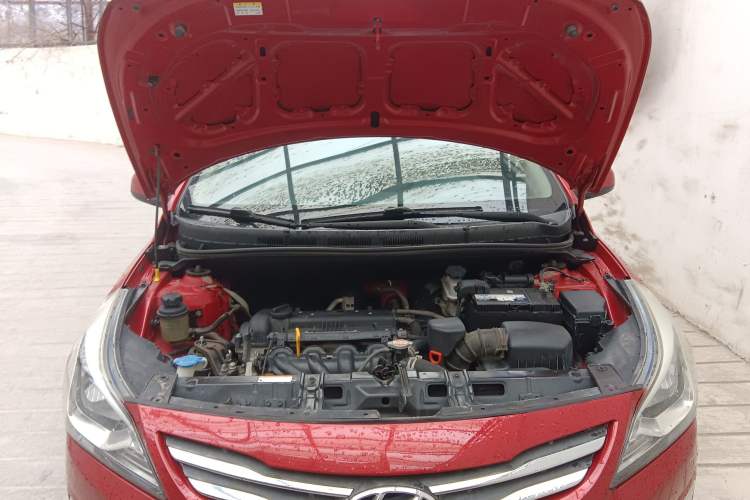 Used Hyundai Verna (older generation) 2014 1.4L Automatic Smart GLS Engine Bay