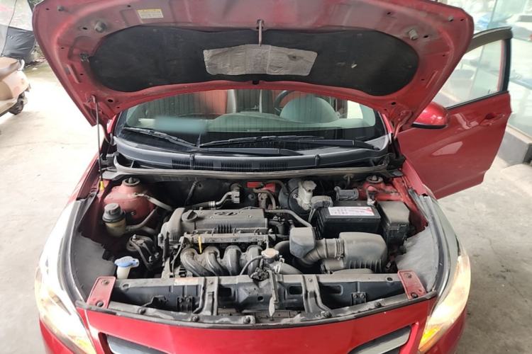 Used Hyundai Verna (older generation) 2014 1.4L Manual Smart GLS Trim Engine Bay