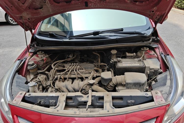 Used Hyundai Verna (older generation) 2014 1.4L Manual Smart GLS Trim Engine Bay