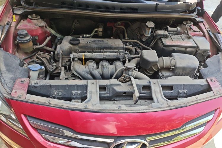 Used Hyundai Verna (older generation) 2014 1.4L Manual Smart GLS Trim Engine Bay