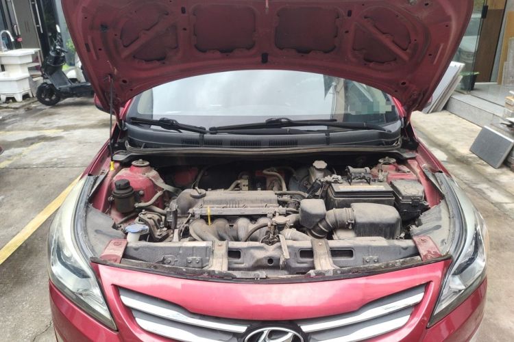 Used Hyundai Verna (older generation) 2014 1.4L Manual Smart GLS Trim Engine Bay
