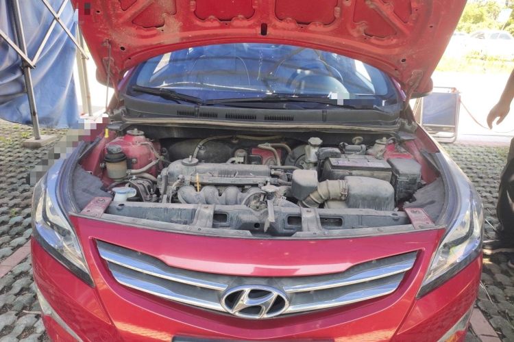 Used Hyundai Verna (older generation) 2014 1.4L Manual Smart GLS Trim Engine Bay