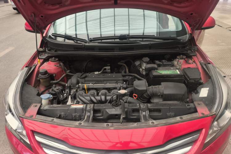 Used Hyundai Verna (older generation) 2014 1.4L Automatic Smart GLS Engine Bay
