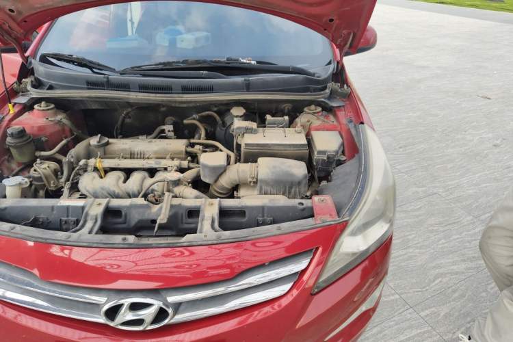 Used Hyundai Verna (older generation) 2014 1.4L Manual Fashion GS Model Engine Bay Left