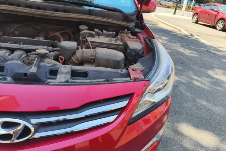 Used Hyundai Verna (older generation) 2014 1.4L Automatic Smart GLS Engine Bay Left