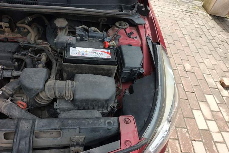 Used Hyundai Verna (older generation) 2014 1.4L Automatic Smart GLS Engine Bay Left