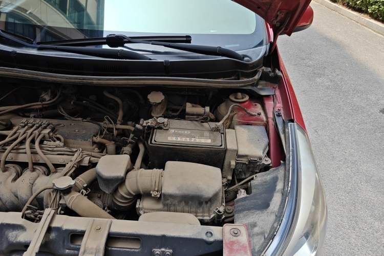 Used Hyundai Verna (older generation) 2014 1.4L Manual Smart GLS Trim Engine Bay Left