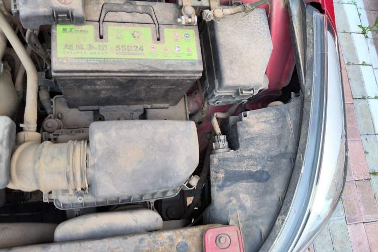 Used Hyundai Verna (older generation) 2014 1.4L Manual Smart GLS Trim Engine Bay Left