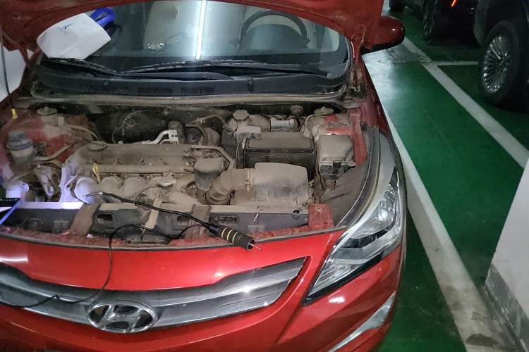 Used Hyundai Verna (older generation) 2014 1.4L Manual Smart GLS Trim Engine Bay Left