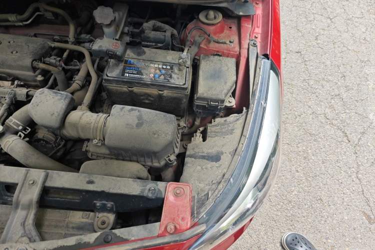 Used Hyundai Verna (older generation) 2014 1.4L Manual Smart GLS Trim Engine Bay Left