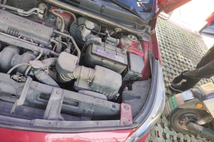 Used Hyundai Verna (older generation) 2014 1.4L Manual Smart GLS Trim Engine Bay Left