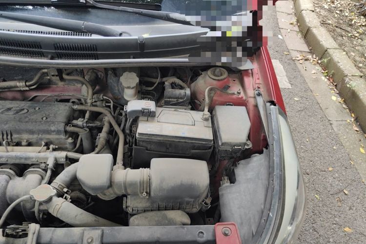 Used Hyundai Verna (older generation) 2014 1.4L Manual Smart GLS Trim Engine Bay Left