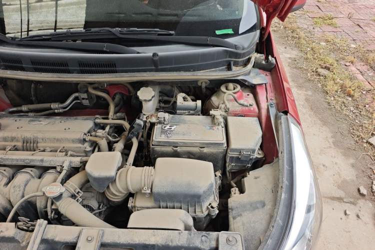 Used Hyundai Verna (older generation) 2014 1.4L Manual Smart GLS Trim Engine Bay Left