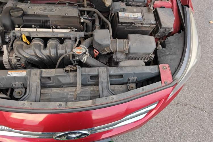 Used Hyundai Verna (older generation) 2014 1.4L Automatic Smart GLS Engine Bay Left