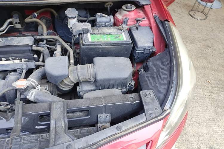 Used Hyundai Verna (older generation) 2014 1.4L Manual Smart GLS Trim Engine Bay Left