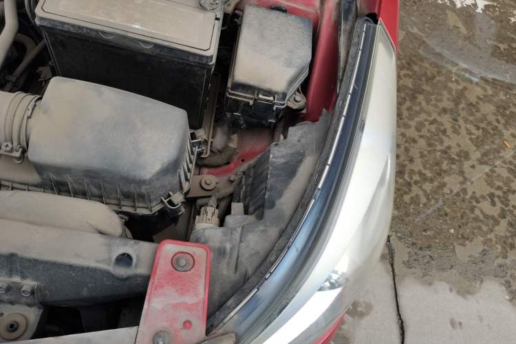 Used Hyundai Verna (older generation) 2014 1.4L Automatic Leading-Edge GLX Engine Bay Left
