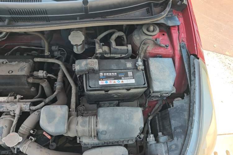 Used Hyundai Verna (older generation) 2014 1.4L Automatic Leading-Edge GLX Engine Bay Left