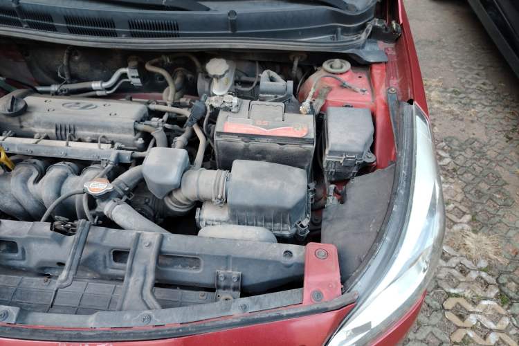 Used Hyundai Verna (older generation) 2014 1.4L Manual Smart GLS Trim Engine Bay Left