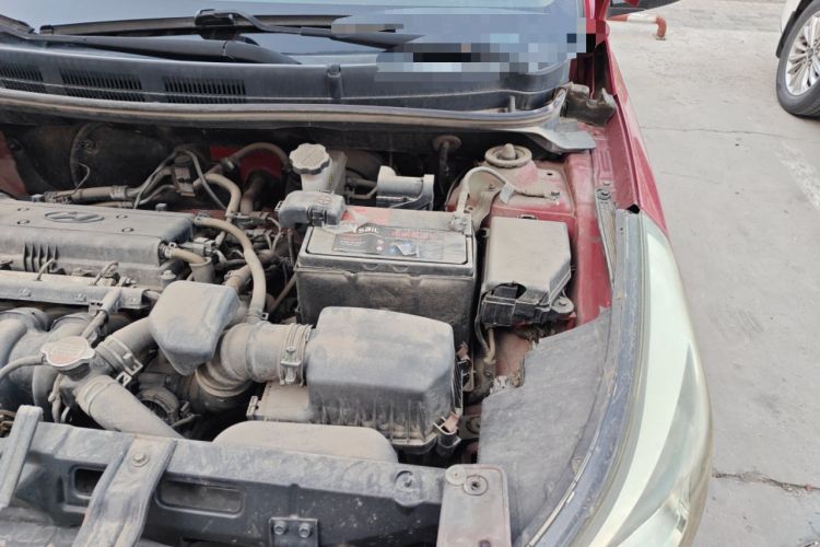 Used Hyundai Verna (older generation) 2014 1.4L Manual Smart GLS Trim Engine Bay Left