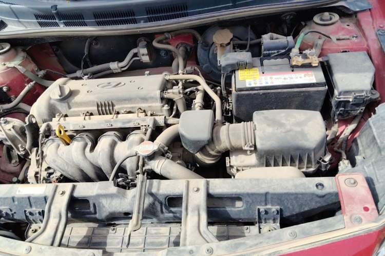 Used Hyundai Verna (older generation) 2014 1.4L Manual Top-Tier Model TOP Engine Bay Left