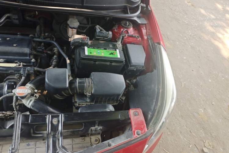 Used Hyundai Verna (older generation) 2014 1.4L Manual Smart GLS Trim Engine Bay Left