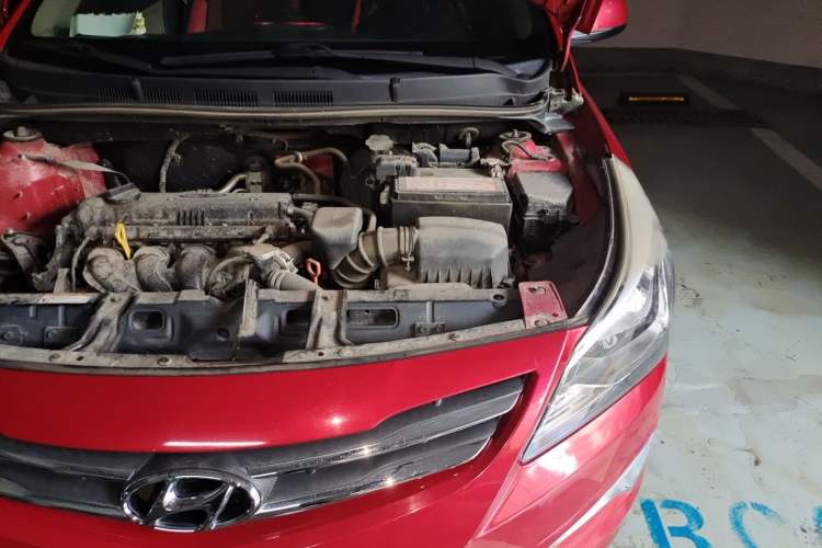 Used Hyundai Verna (older generation) 2014 1.4L Automatic Smart GLS Engine Bay Left