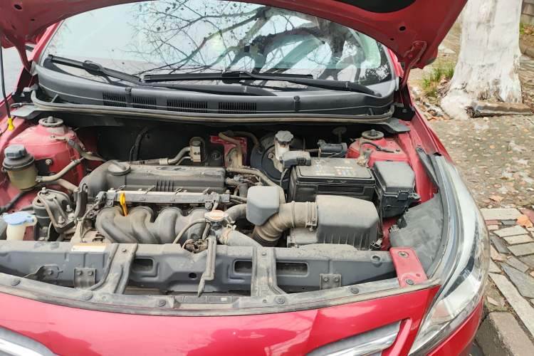 Used Hyundai Verna (older generation) 2014 1.4L Manual Smart GLS Trim Engine Bay Left