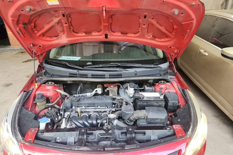 Used Hyundai Verna (older generation) 2014 1.4L Manual Smart GLS Trim Engine Bay