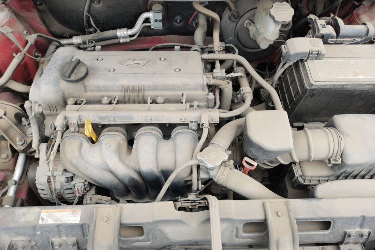 Used Hyundai Verna (older generation) 2014 1.4L Automatic Leading-Edge GLX Engine Bay