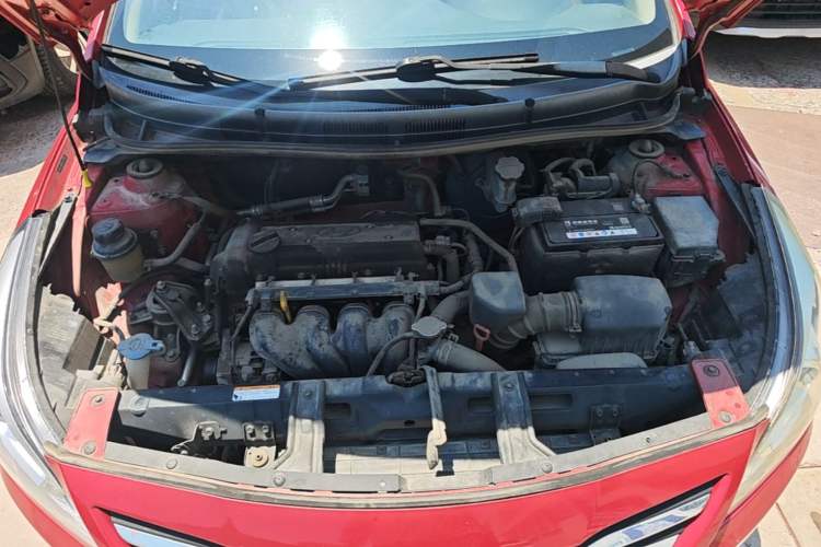Used Hyundai Verna (older generation) 2014 1.4L Automatic Leading-Edge GLX Engine Bay