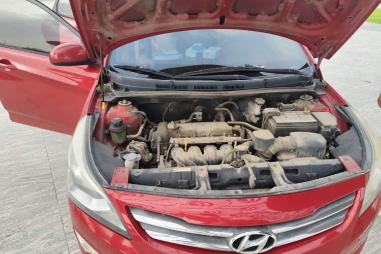 Used Hyundai Verna (older generation) 2014 1.4L Manual Fashion GS Model Engine Bay Right