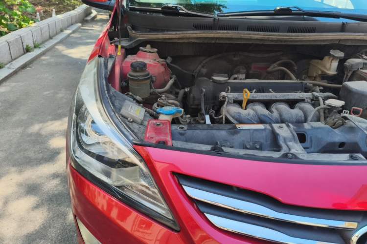 Used Hyundai Verna (older generation) 2014 1.4L Automatic Smart GLS Engine Bay Right