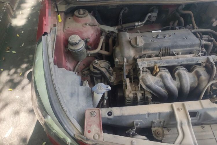 Used Hyundai Verna (older generation) 2014 1.4L Manual Smart GLS Trim Engine Bay Right