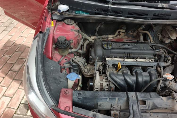 Used Hyundai Verna (older generation) 2014 1.4L Automatic Smart GLS Engine Bay Right