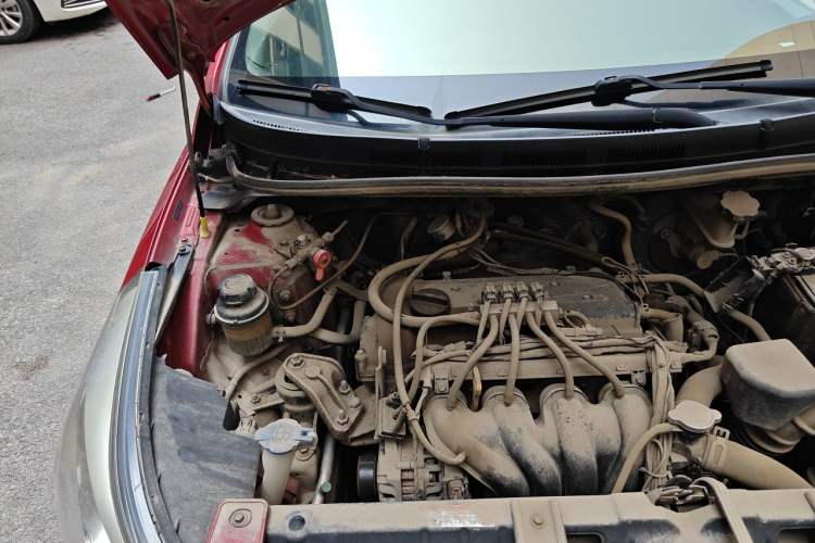 Used Hyundai Verna (older generation) 2014 1.4L Manual Smart GLS Trim Engine Bay Right