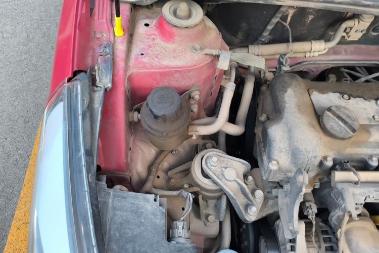 Used Hyundai Verna (older generation) 2014 1.4L Manual Smart GLS Trim Engine Bay Right