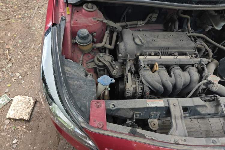 Used Hyundai Verna (older generation) 2014 1.4L Manual Smart GLS Trim Engine Bay Right