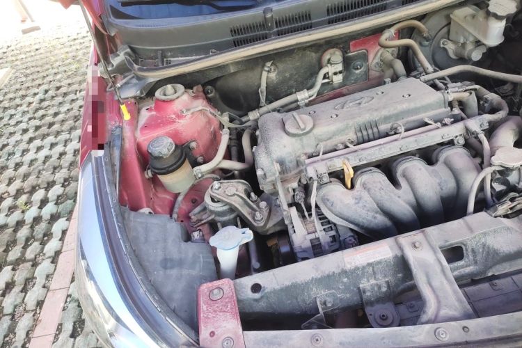 Used Hyundai Verna (older generation) 2014 1.4L Manual Smart GLS Trim Engine Bay Right