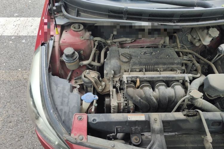 Used Hyundai Verna (older generation) 2014 1.4L Manual Smart GLS Trim Engine Bay Right