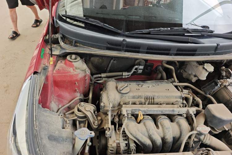 Used Hyundai Verna (older generation) 2014 1.4L Manual Smart GLS Trim Engine Bay Right