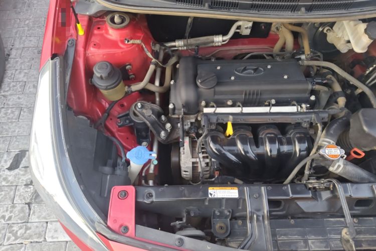 Used Hyundai Verna (older generation) 2014 1.4L Automatic Leading-Edge GLX Engine Bay Right
