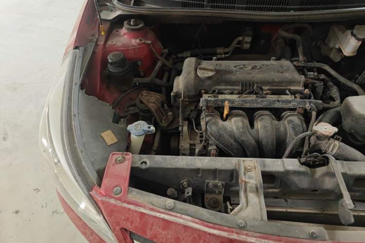 Used Hyundai Verna (older generation) 2014 1.4L Manual Smart GLS Trim Engine Bay Right